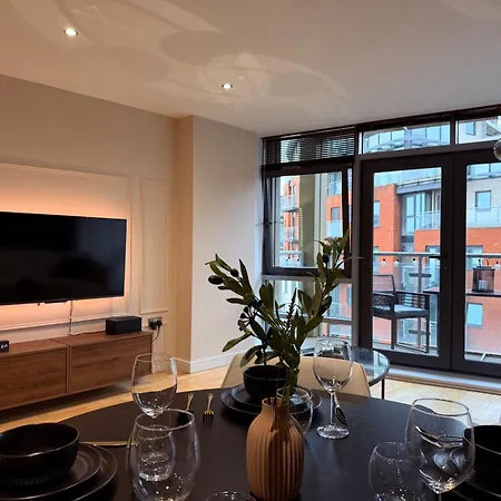 Apartment Two Bed Two Bath View With Balcony Leeds (West Yorkshire)