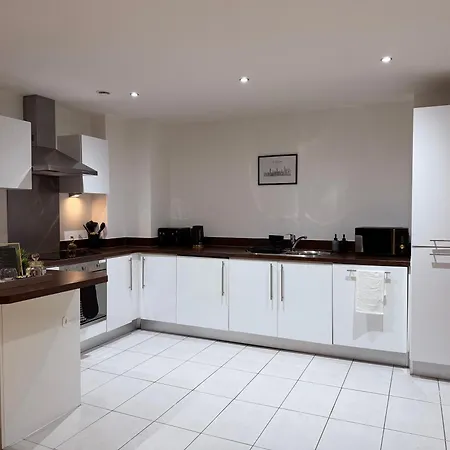 Two Bed Two Bath View With Balcony Apartment Leeds (West Yorkshire)