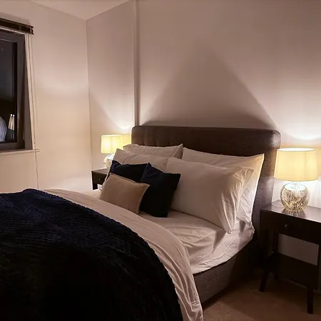 Apartment Two Bed Two Bath View With Balcony *