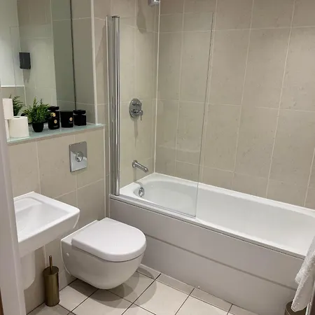 Apartment Two Bed Two Bath View With Balcony Leeds (West Yorkshire)