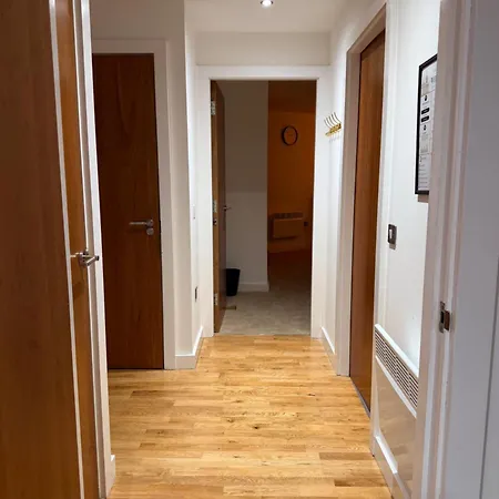 Apartment Two Bed Two Bath View With Balcony Leeds (West Yorkshire)