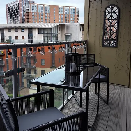 Two Bed Two Bath View With Balcony Leeds (West Yorkshire)