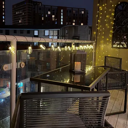 Two Bed Two Bath View With Balcony Apartment Leeds (West Yorkshire)