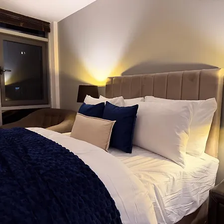 Apartment Two Bed Two Bath View With Balcony Leeds (West Yorkshire)