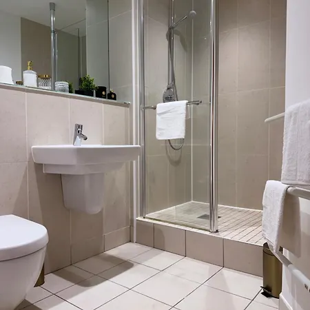 Two Bed Two Bath View With Balcony Leeds (West Yorkshire)