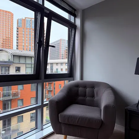 Two Bed Two Bath View With Balcony Apartment Leeds (West Yorkshire)
