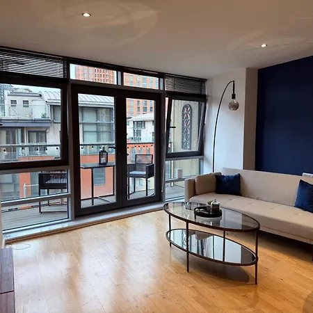 Two Bed Two Bath View With Balcony Leeds (West Yorkshire)