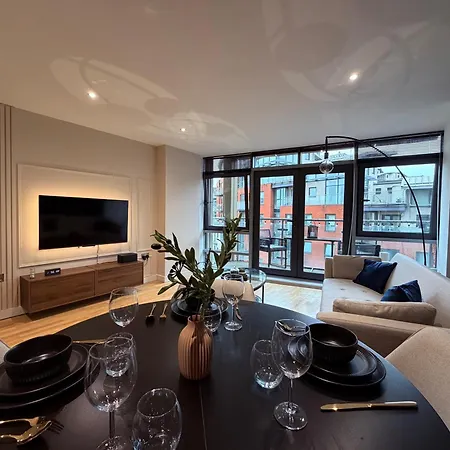 Two Bed Two Bath View With Balcony Leeds (West Yorkshire)
