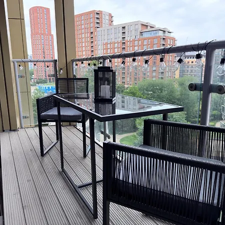 Apartment Two Bed Two Bath View With Balcony Leeds (West Yorkshire)